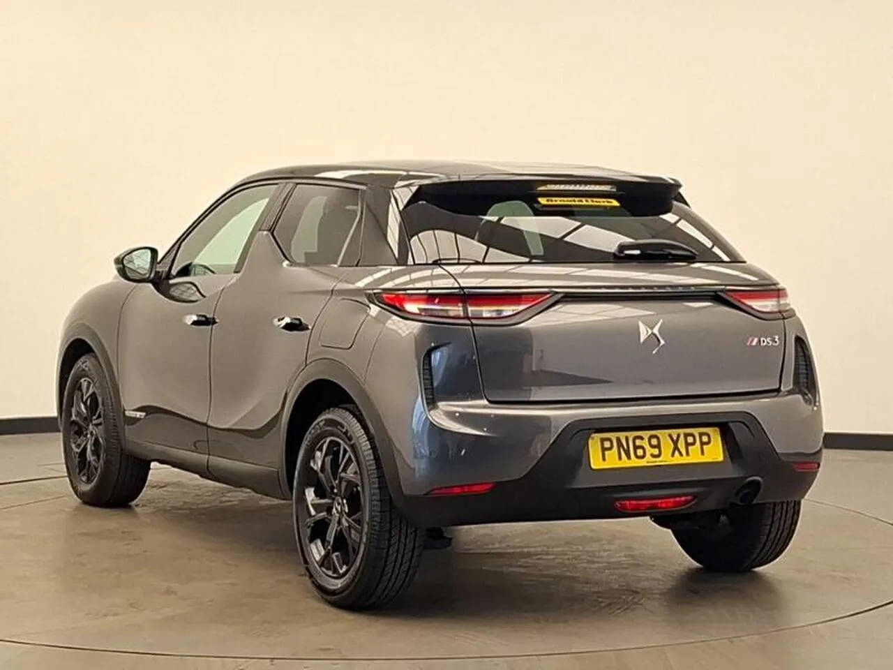 DS Automobiles 3 Crossback 2019 photo 2