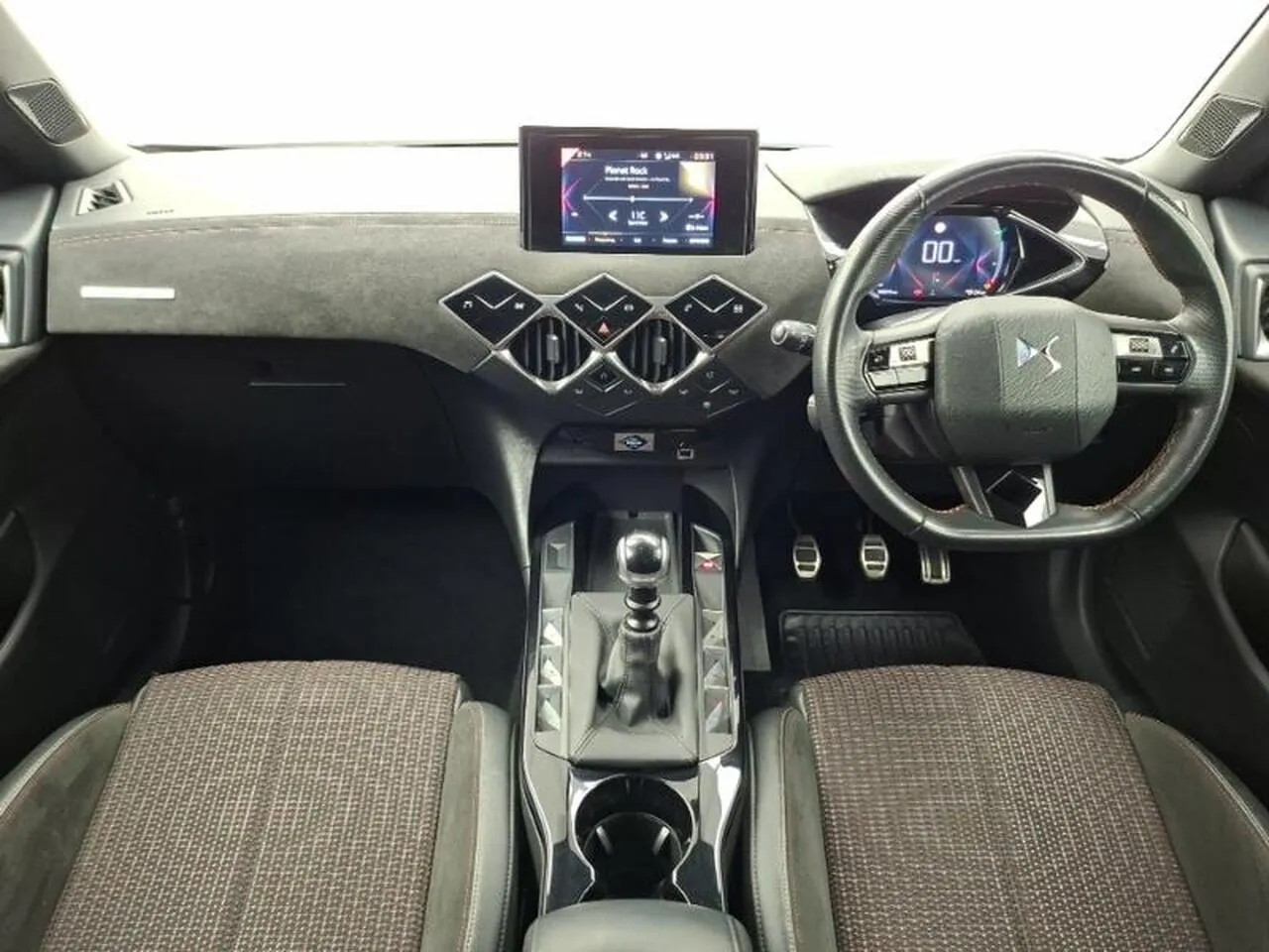 DS Automobiles 3 Crossback 2019 photo 3