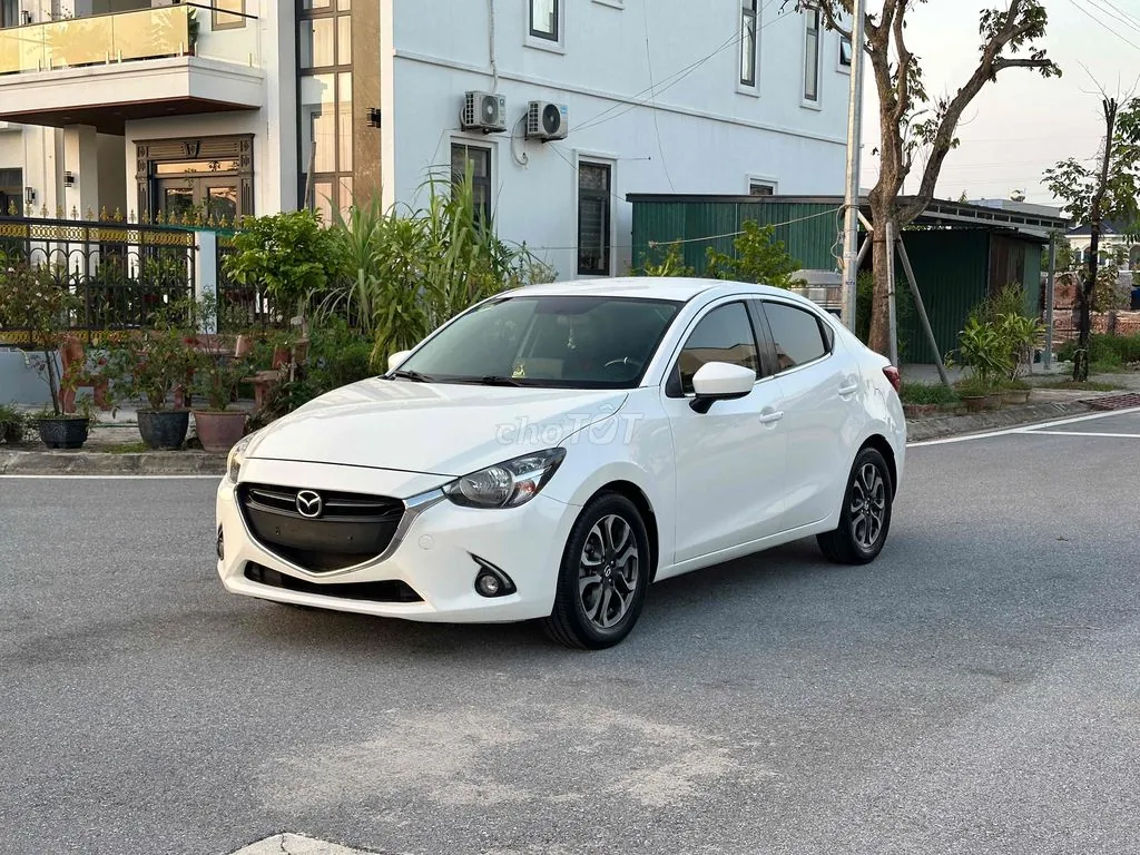 Mazda 2 2015 photo 3