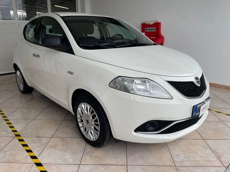 Lancia Ypsilon 2017 photo 2