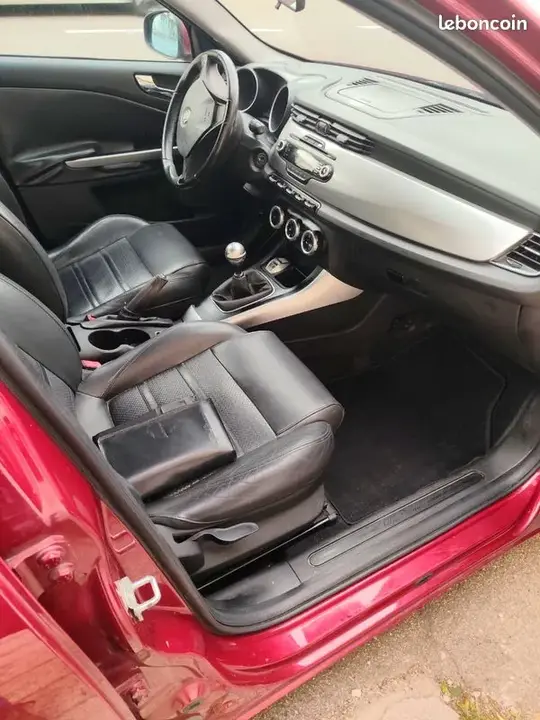 Alfa Romeo Giulietta 2011 photo 4