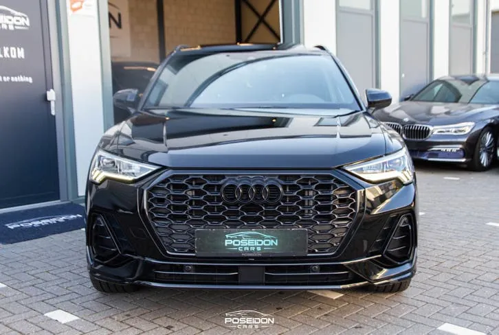 Audi Q3 2022 photo 2