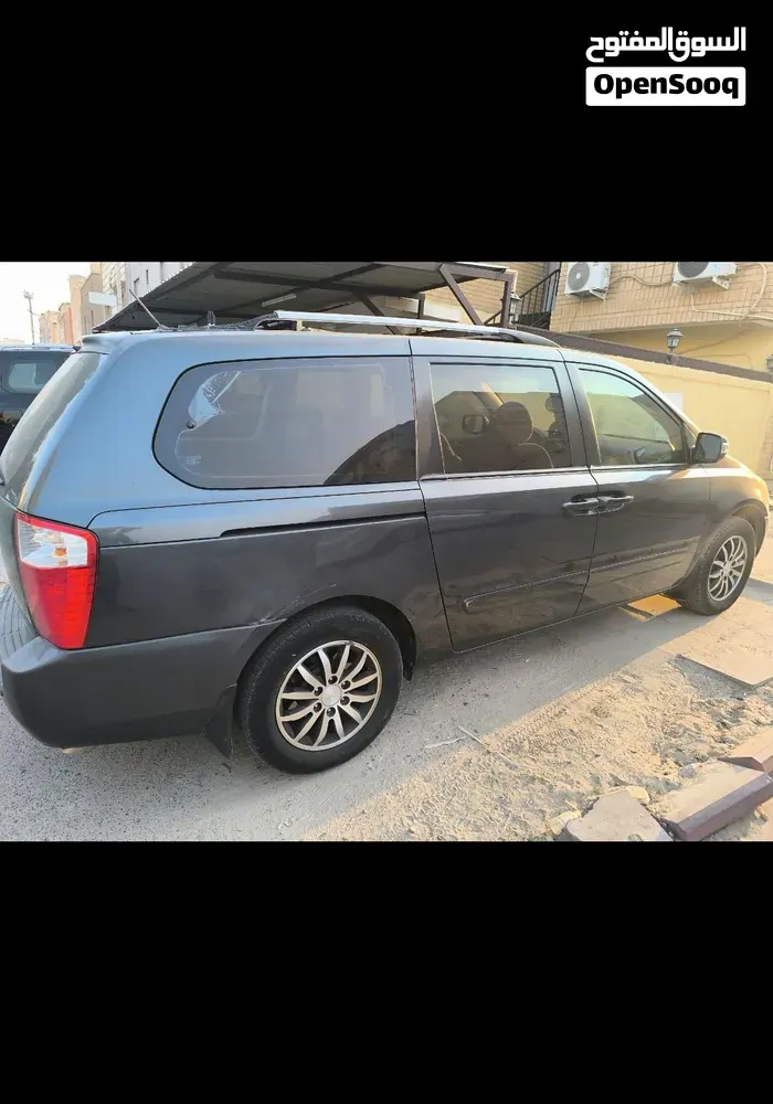 Kia Carnival 2013 photo 2