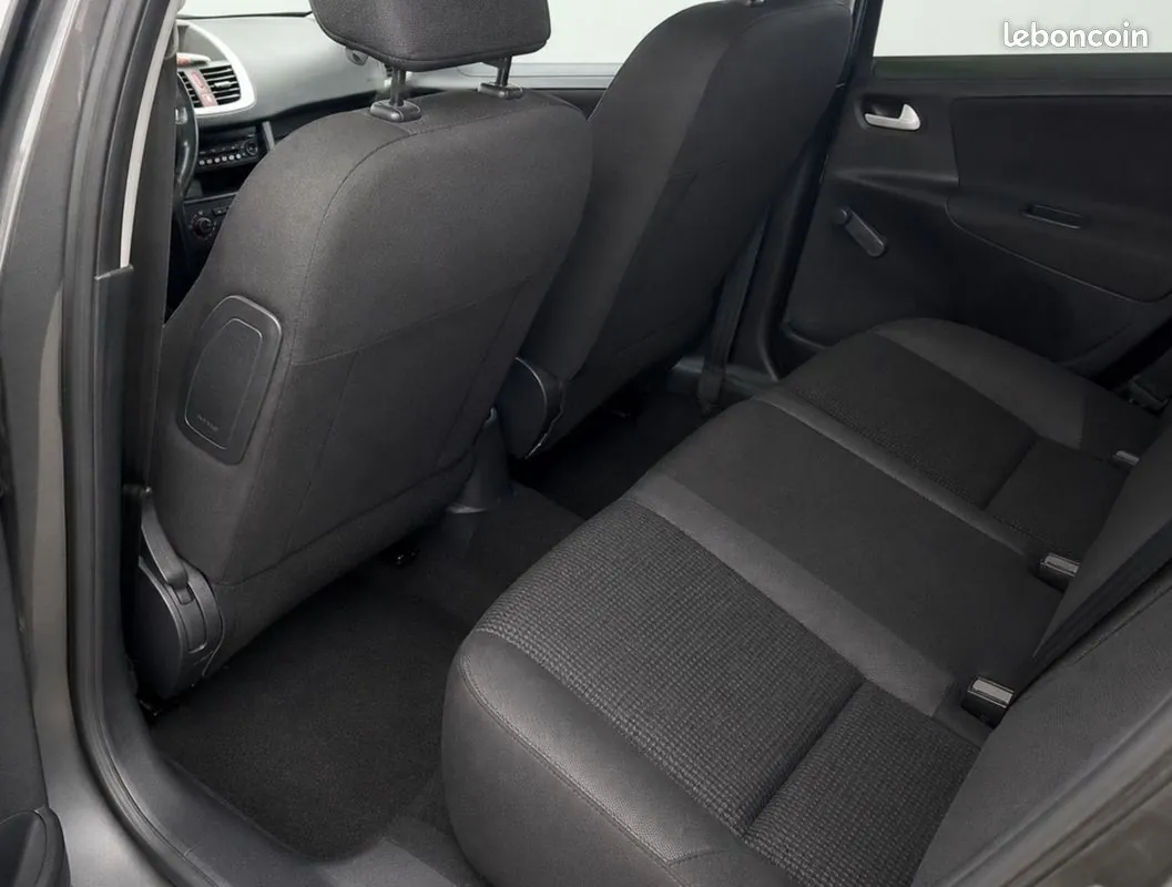 Peugeot 207 2011 photo 5