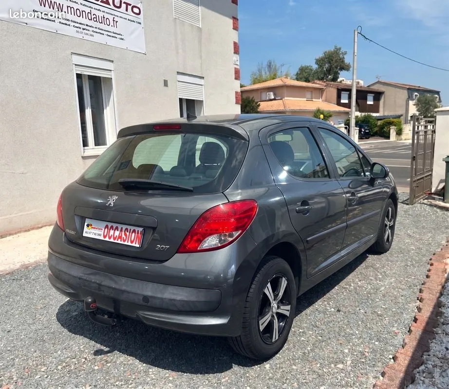 Peugeot 207 2011 photo 2