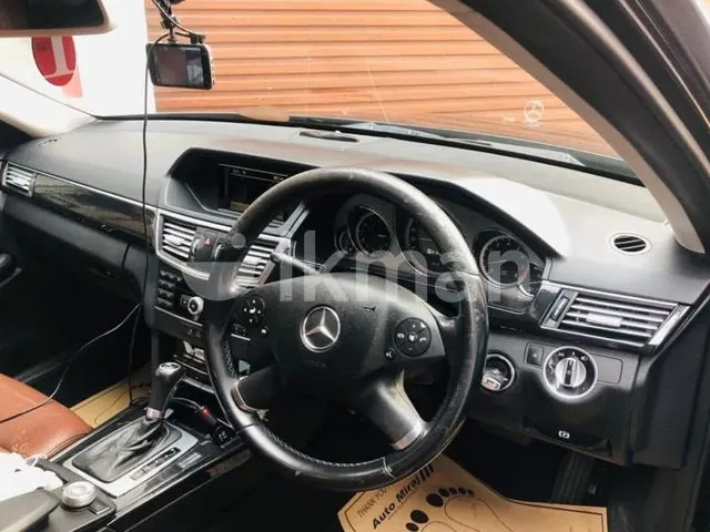Mercedes-Benz E200 2011 photo 3