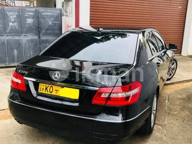 Mercedes-Benz E200 2011 photo 2