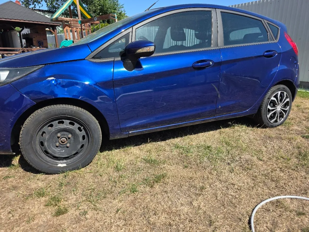 Ford Fiesta 2014 photo 2