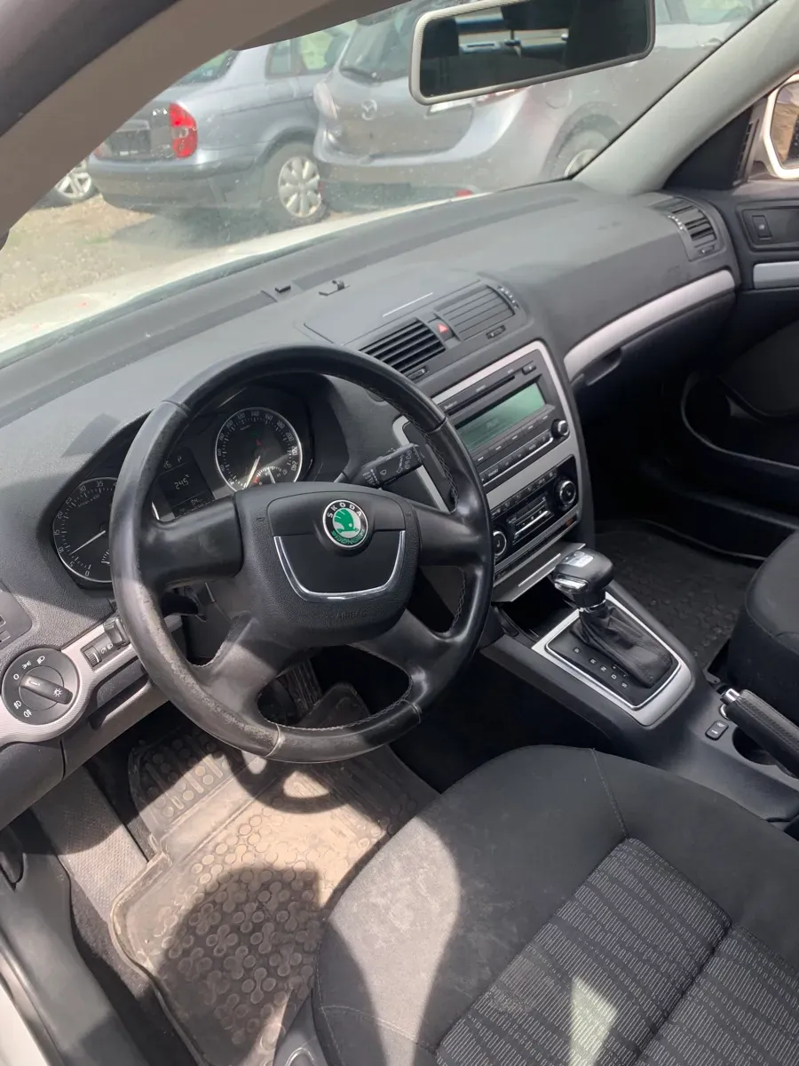 Skoda Octavia 2010 photo 3