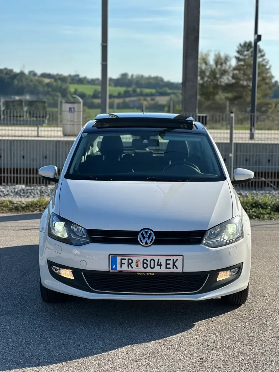 Volkswagen Polo 2011 photo 2