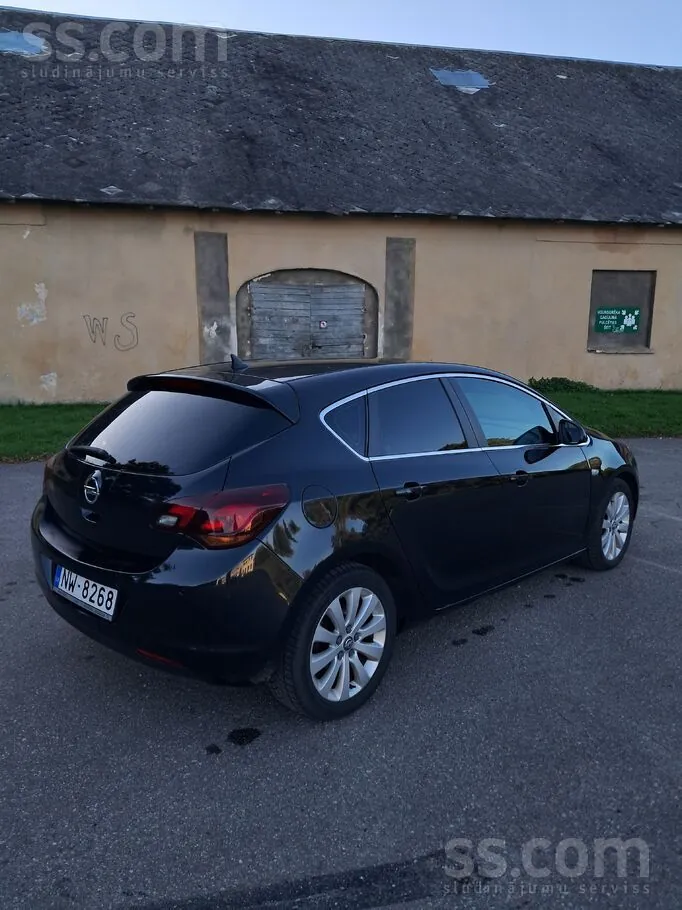Opel Astra 2012 photo 4
