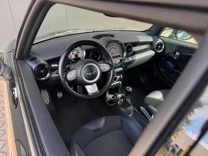 Mini Cooper S 2009 photo 2