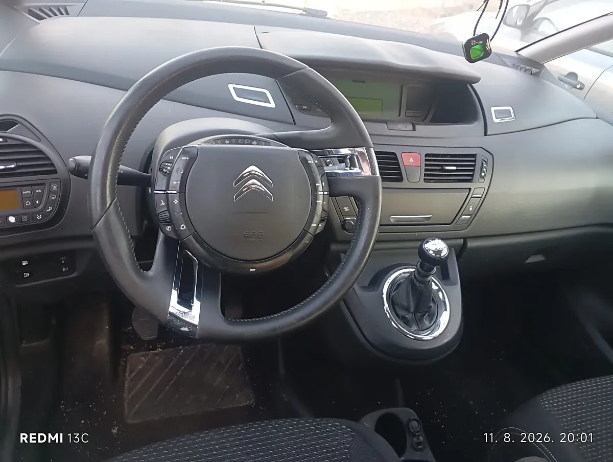 Citroen Grand C4 Picasso 2011 photo 2
