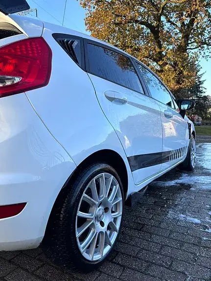 Ford Fiesta 2010 photo 3