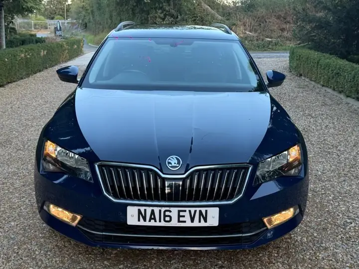 Skoda Superb 2016 photo 2