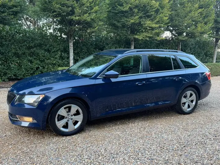 Skoda Superb 2016 photo 5