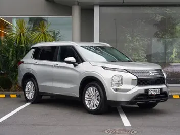 Mitsubishi Outlander 2022 photo 2