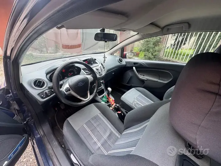 Ford Fiesta 2010 photo 4