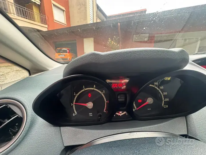 Ford Fiesta 2010 photo 5