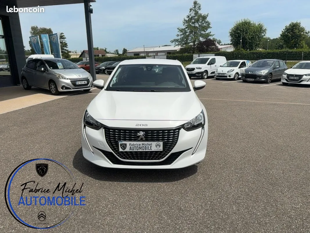 Peugeot 208 2020 photo 2