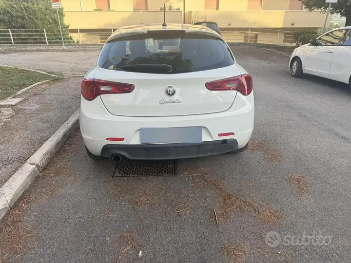 Alfa Romeo Giulietta 2015 photo 3