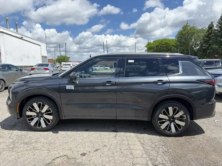 Mitsubishi Outlander 2026 photo 2