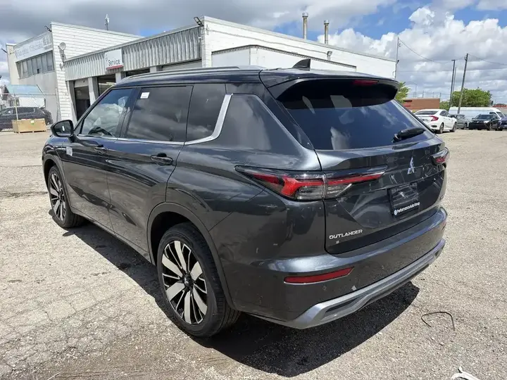 Mitsubishi Outlander 2026 photo 3