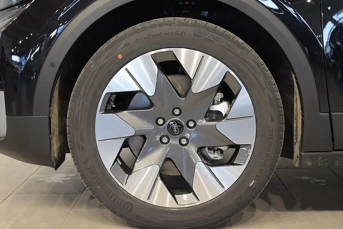 Ford Explorer photo 3