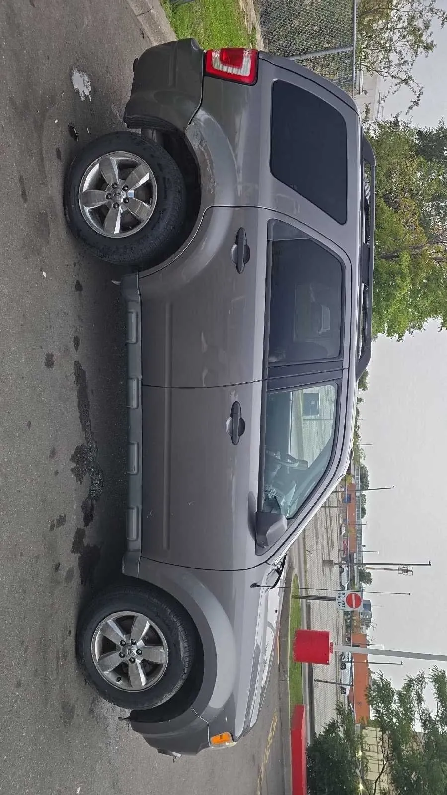 Ford Escape 2011 photo 2
