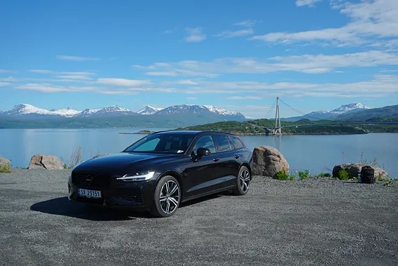 Volvo V60 2022 photo 2