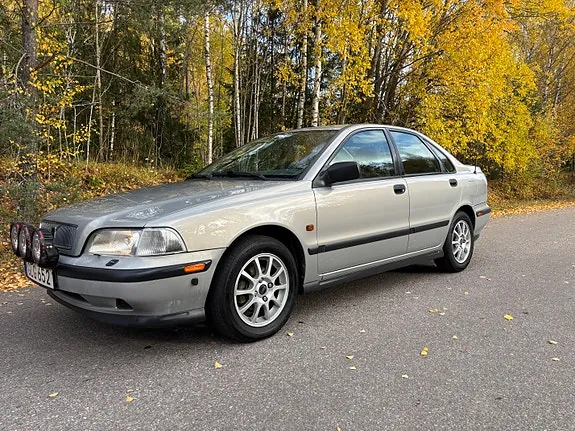 Volvo S40 1997 photo 2