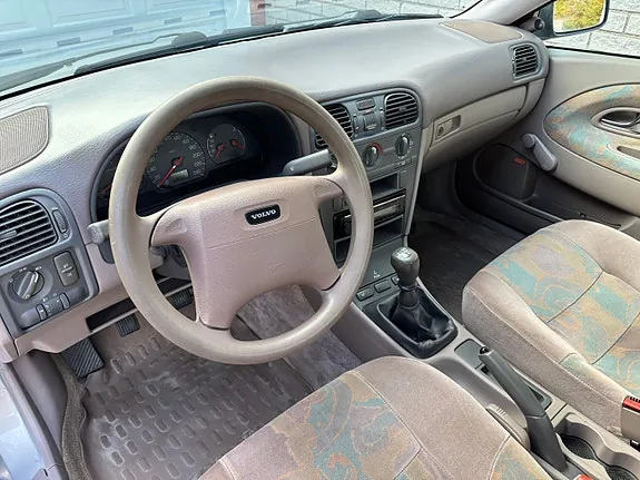Volvo S40 1997 photo 3