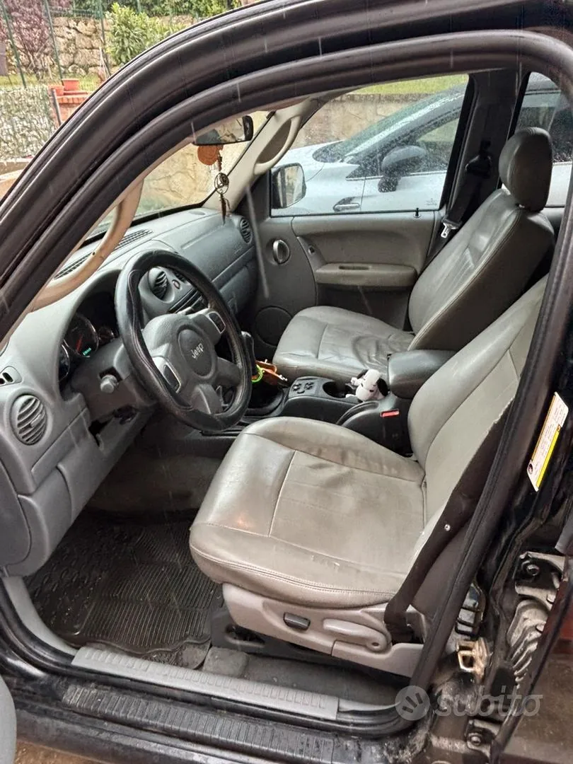 Jeep Cherokee 2006 photo 4