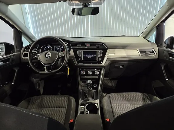 Volkswagen Touran 2017 photo 5
