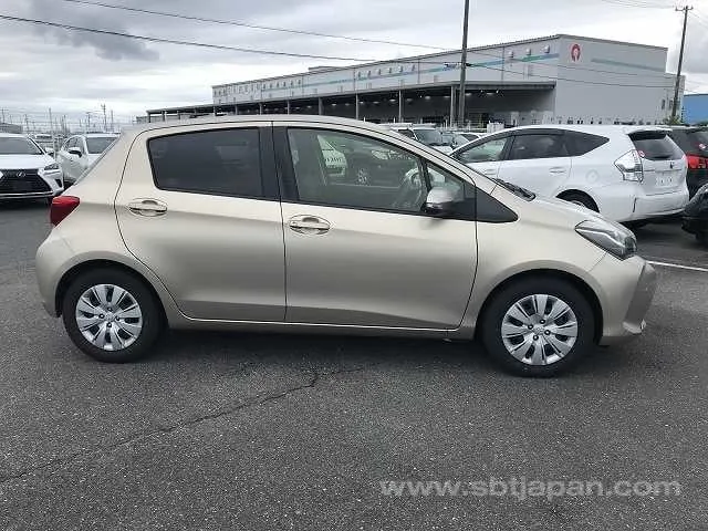 Toyota Vitz 2016 photo 5