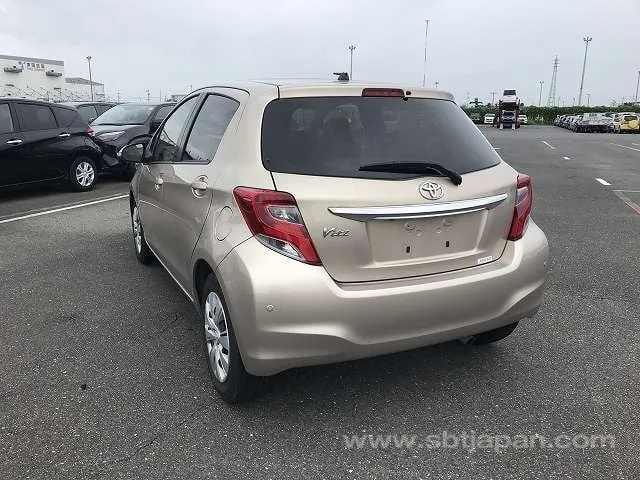 Toyota Vitz 2016 photo 3