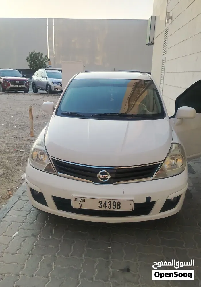 Nissan Tiida 2012 photo 3