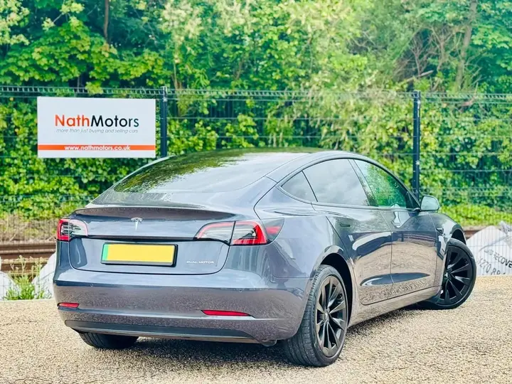 Tesla Model 3 2022 photo 2