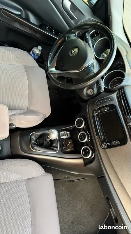 Alfa Romeo Giulietta 2014 photo 2