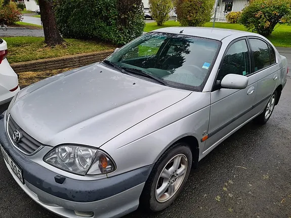 Toyota Avensis 2000 photo 3