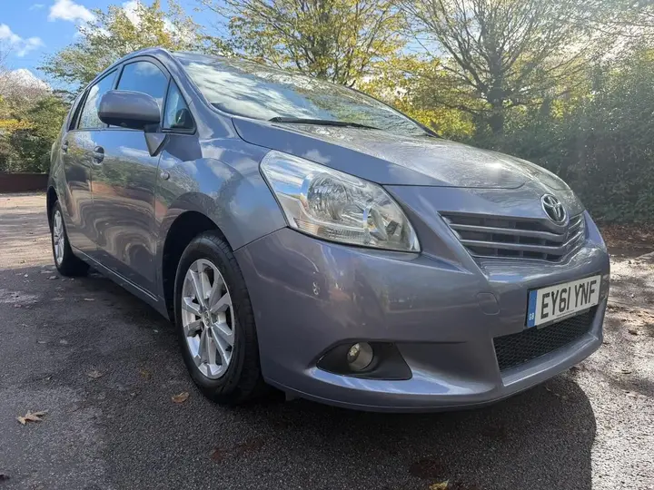 Toyota Verso 2011 photo 2