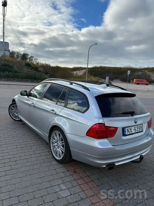 BMW 318D 2009 photo 3