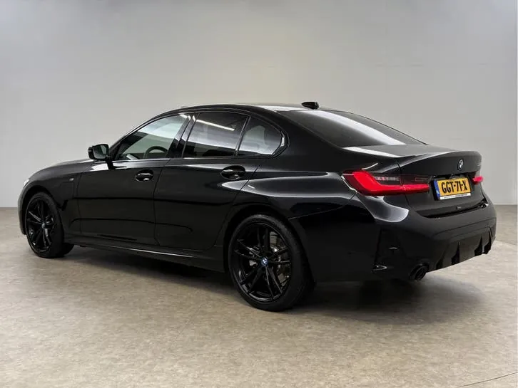 BMW 3 Series 2024 photo 3