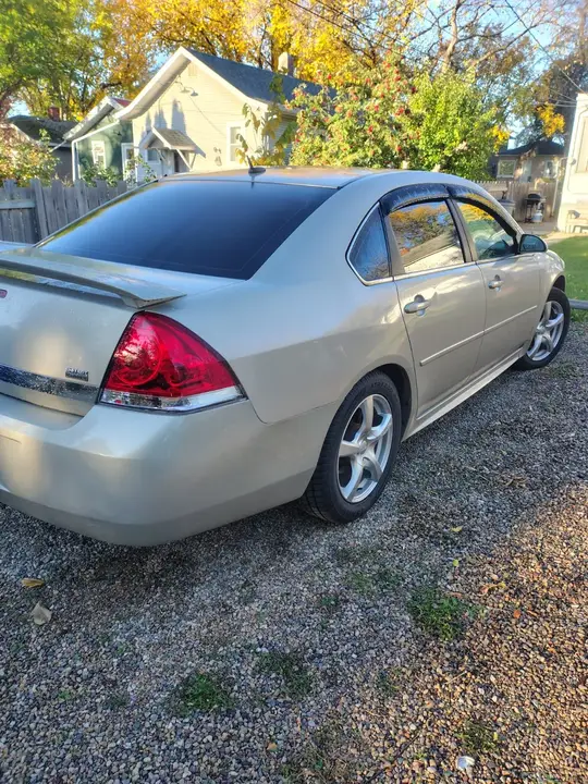 Chevrolet Impala 2010 photo 3