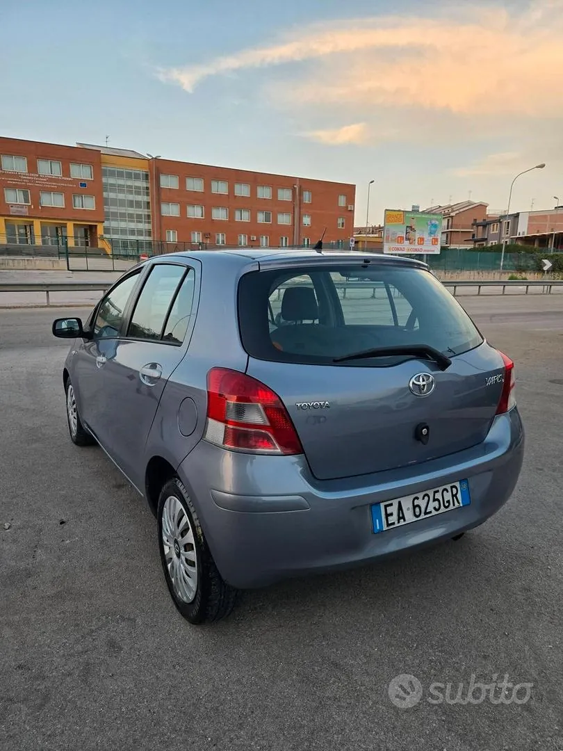 Toyota Yaris 2010 photo 4
