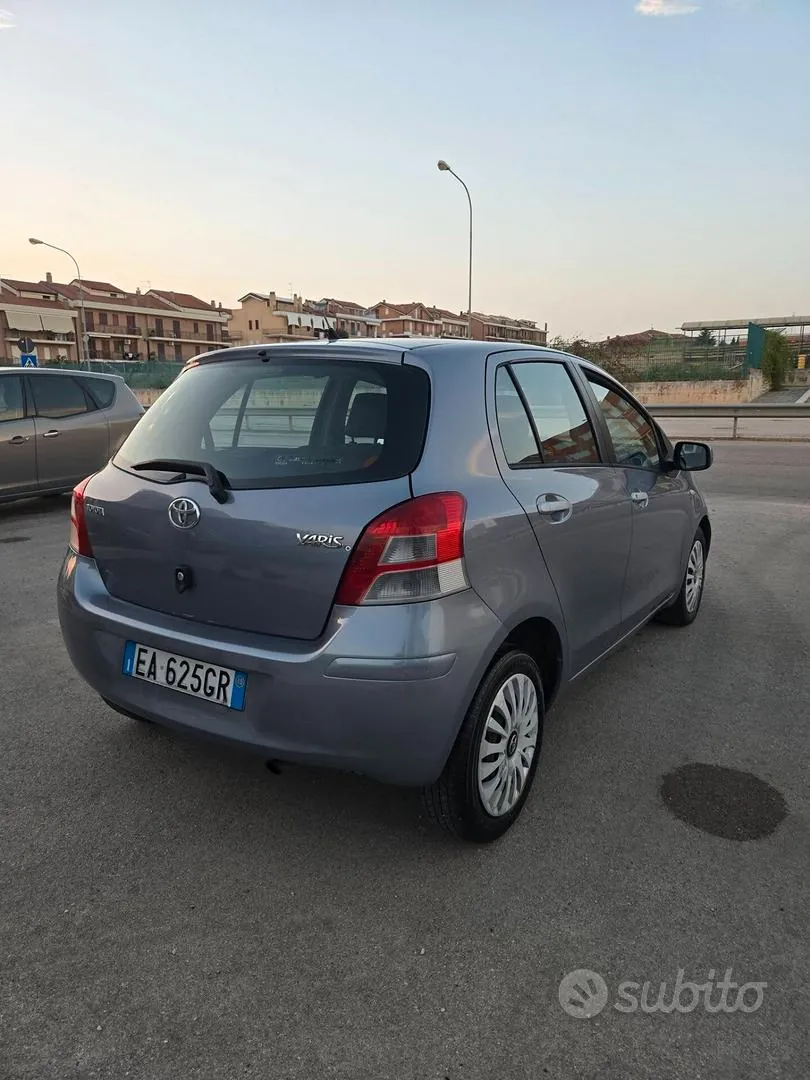 Toyota Yaris 2010 photo 5