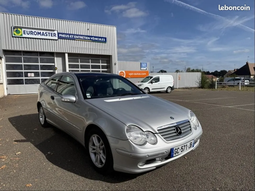 Mercedes-Benz C-Class 2002 photo 2