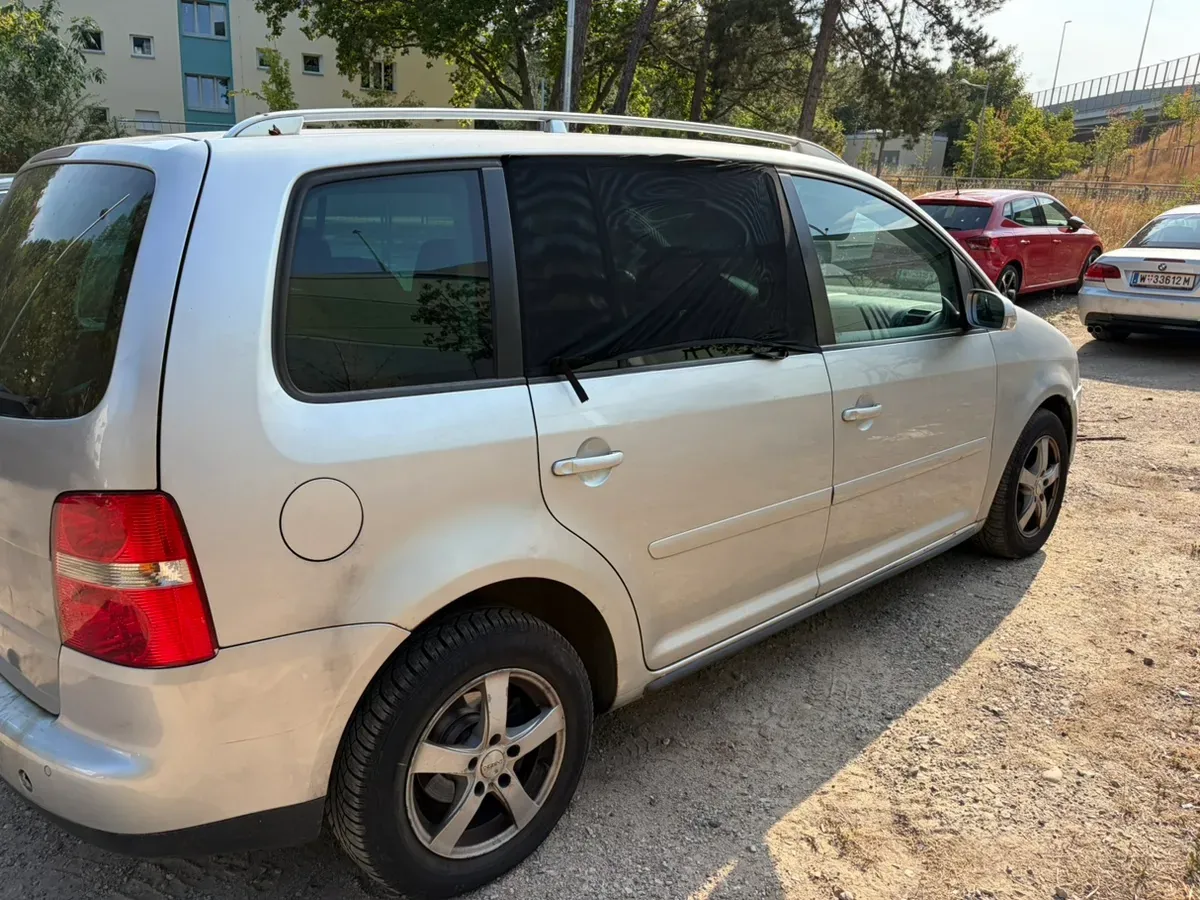 Volkswagen Touran 2004 photo 3