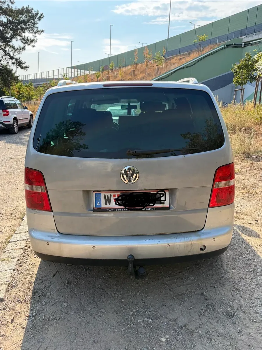 Volkswagen Touran 2004 photo 2
