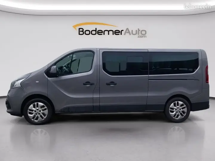 Renault Trafic 2017 photo 2